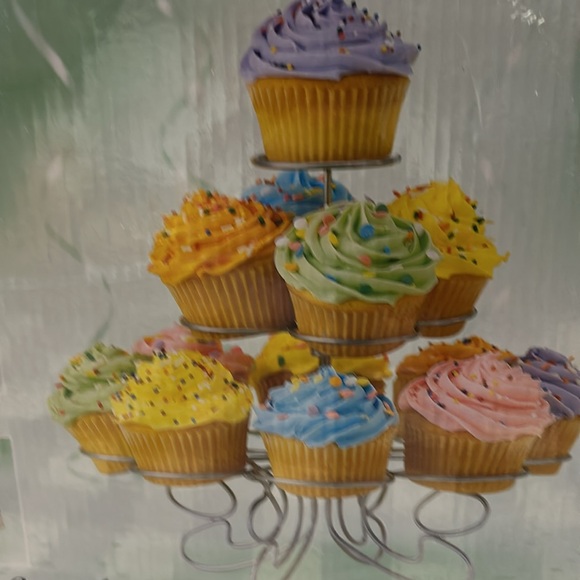 Wilton cupcakes stand - Picture 2 of 5